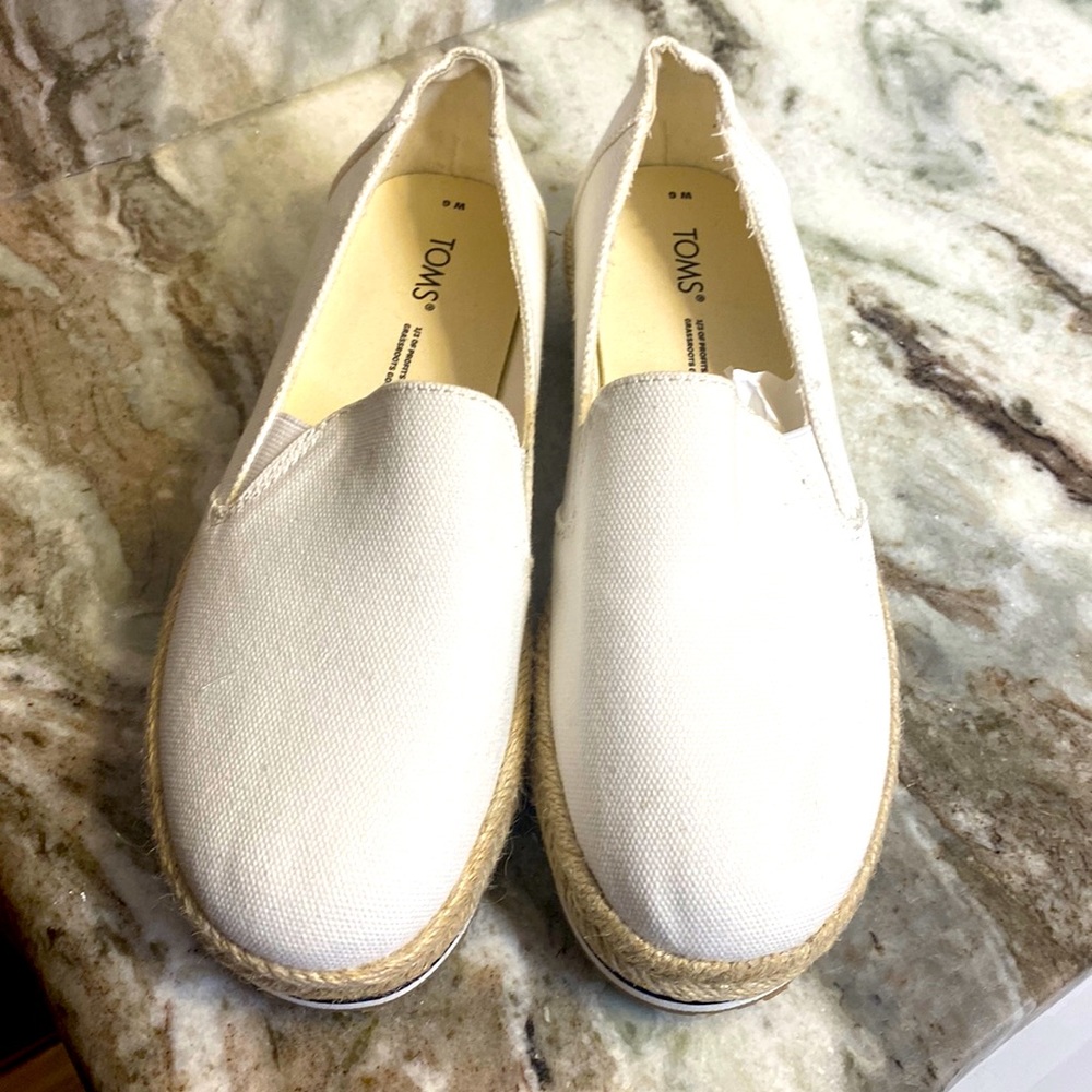 NWOT Toms Palma Jute Wrapped Slip On Shoes, Size 6 White